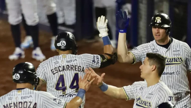 Sultanes de Monterrey vence a Rieleros en el primer juego de la serie