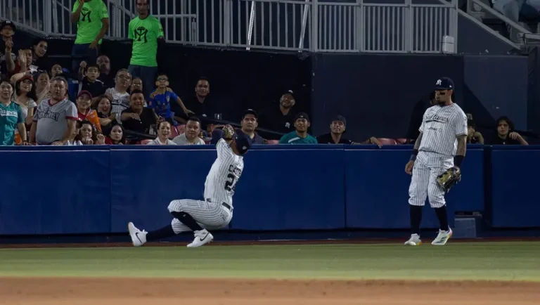 Sultanes de Monterrey derrotan a Saraperos y se llevan la serie del Clásico del Norte