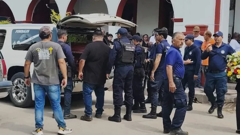 Llevan a cabo funeral de Martha Laura Mendoza, alcaldesa de Tepalcatepec, Michoacán