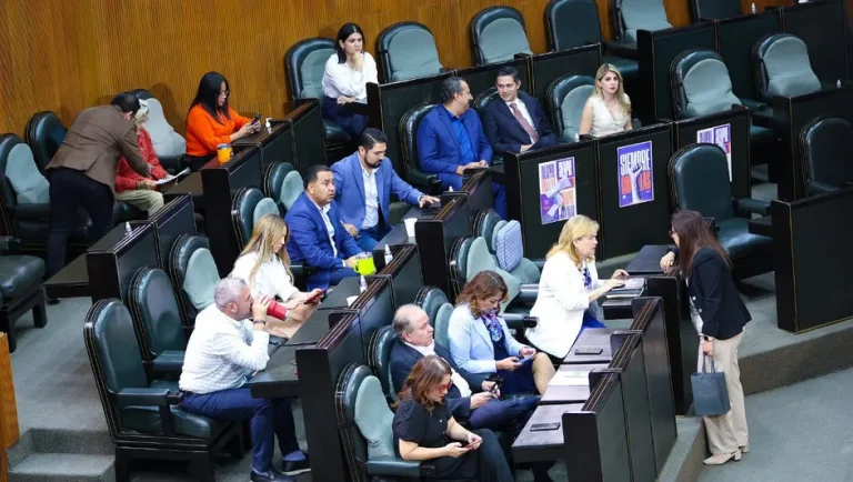 Congreso de Nuevo León se autoriza un mes más de vacaciones