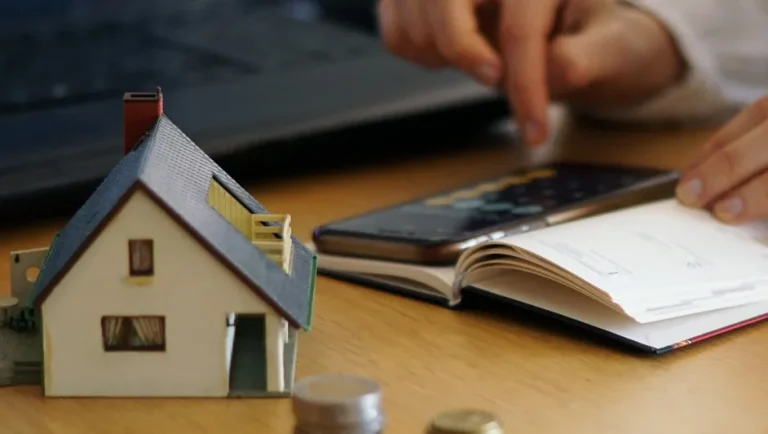 Cámaras empresariales rechazan intento de regularizar ‘ocupaciones ilegales’ de viviendas Infonavit