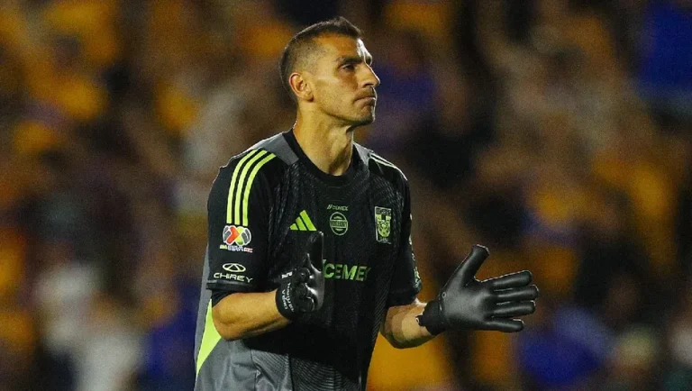 Nahuel Guzmán renueva contrato con Tigres