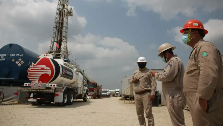 Gobierno federal alista cambios financieros para abordar deuda de Pemex: Sheinbaum