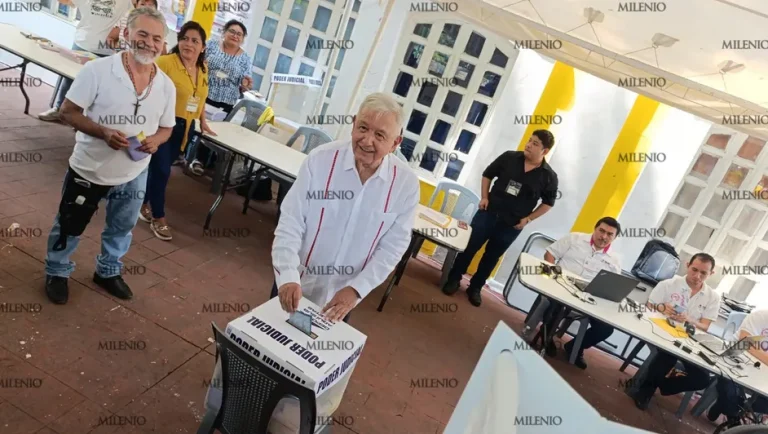 AMLO reaparece para votar en elección judicial; «tenemos a la mejor Presidenta», dice