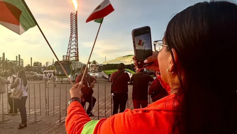 Pemex finaliza labores de limpieza y reitera su compromiso con pescadores de Tabasco