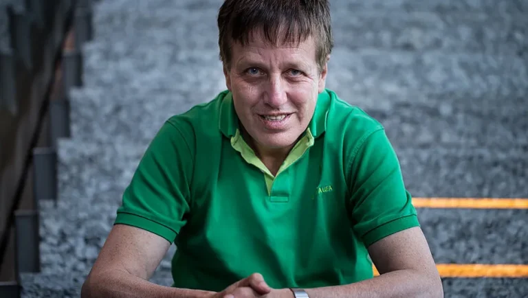 Madre Editorial lanzará ‘Hombre al agua’, la nueva novela de Xavier Velasco