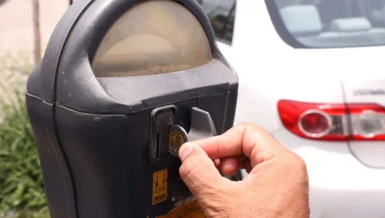 Parquímetros convencionales siguen en Monterrey pese a incremento en la tarifa