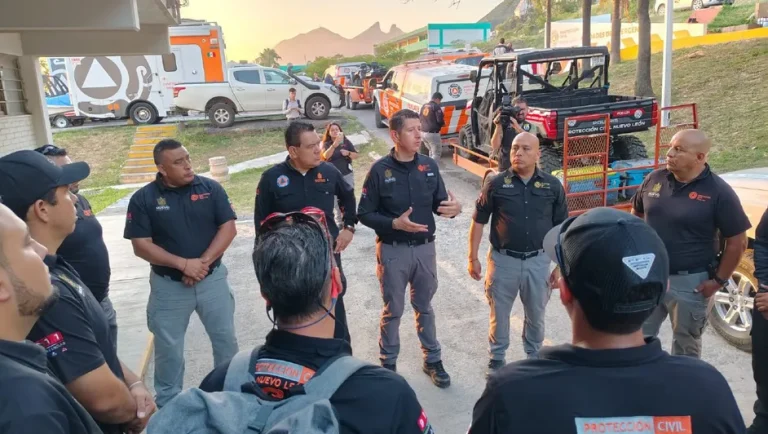 Nuevo León envía nuevo contingente de rescatistas a Texas para labor de búsqueda