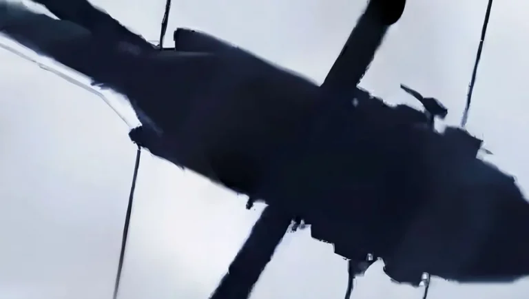 Helicóptero de la Marina sobrevuela en municipio de Sinaloa tras intenso operativo