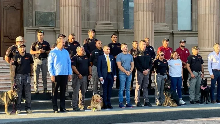Arriban a NL rescatistas de Protección Civil que apoyaron a Texas tras inundaciones