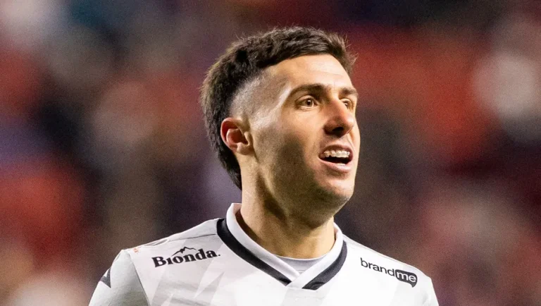 José Paradela llega a Ciudad de México para unirse al Cruz Azul