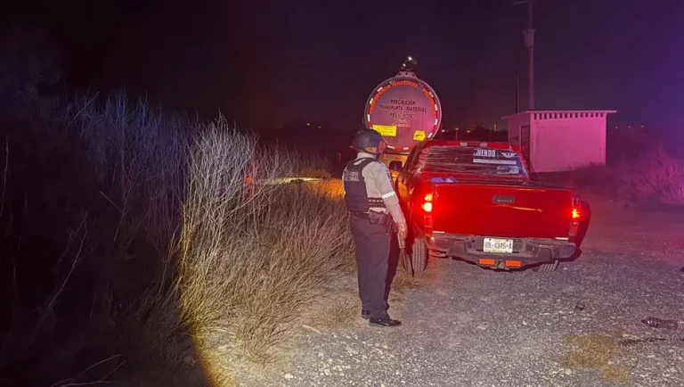 Aseguran pipas en Santa Catarina con 112 mil litros de hidrocarburo