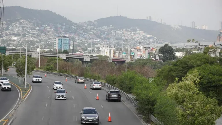 Monterrey modifica carril de contraflujo en la avenida Morones Prieto