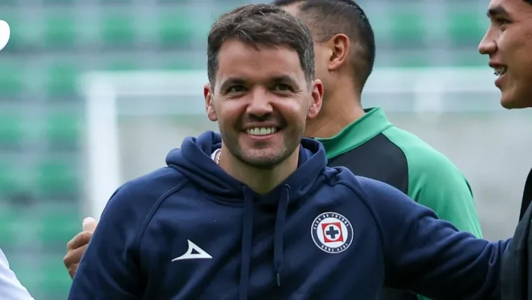 Nicolás Larcamón llega al Cruz Azul con la historia en su contra
