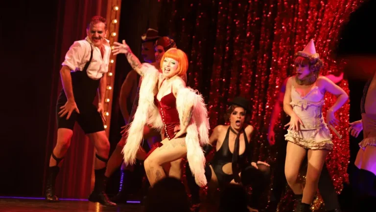 Mon Laferte protagoniza ‘Cabaret’ en su debut en el teatro musical