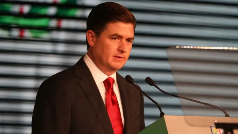 Retienen a Rodrigo Medina cuando intentaba cruzar a EU