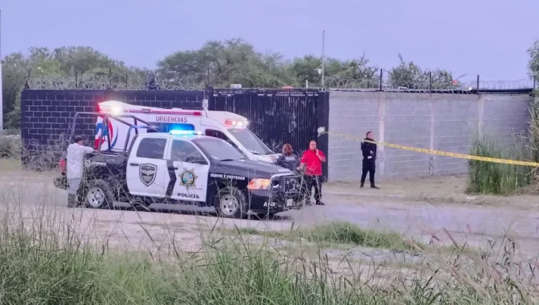 Hallan en lote baldío de Apodaca cuerpo en estado de descomposición