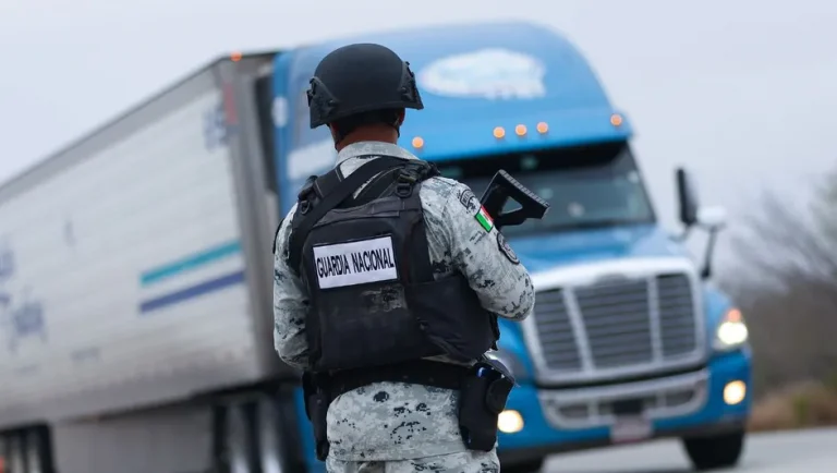 Guardia Nacional asegura más de 60 mil litros de hidrocarburo en la carretera Monterrey-Saltillo