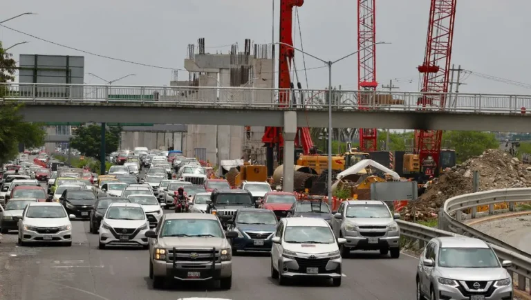Canaco ve necesario proyecto de horarios escalonados para disminuir tráfico en NL