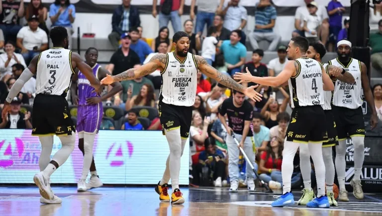 Lewis Sullivan de Fuerza Regia cree que el equipo debe ir día a día