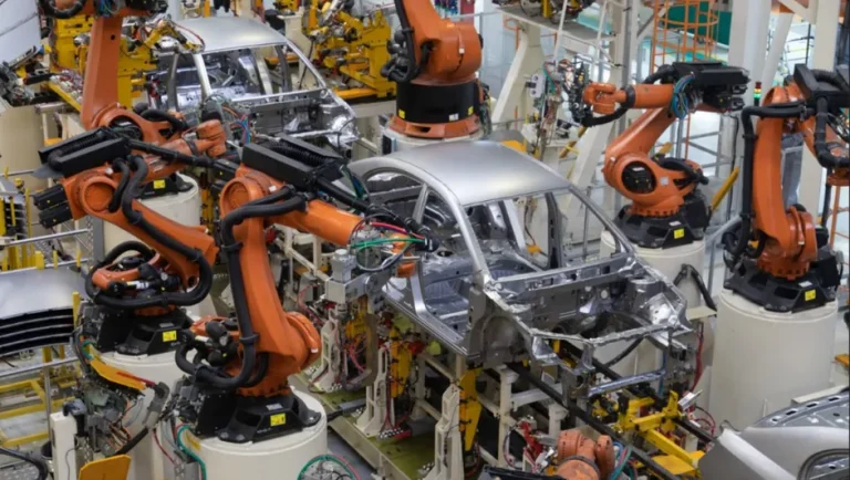 Producción de autopartes en México va de reversa, de acuerdo con la INA