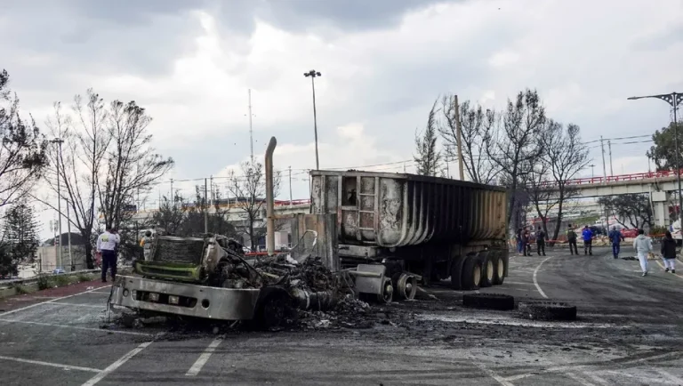 Sube a 21 cifra de muertos tras explosión de pipa en Iztapalapa