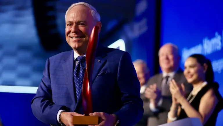 Reconocen labor empresarial con Premio Eugenio Garza Sada