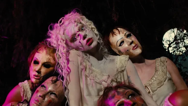 Lady Gaga estrena ‘The Dead Dance’, video grabado en Xochimilco bajo la dirección de Tim Burton