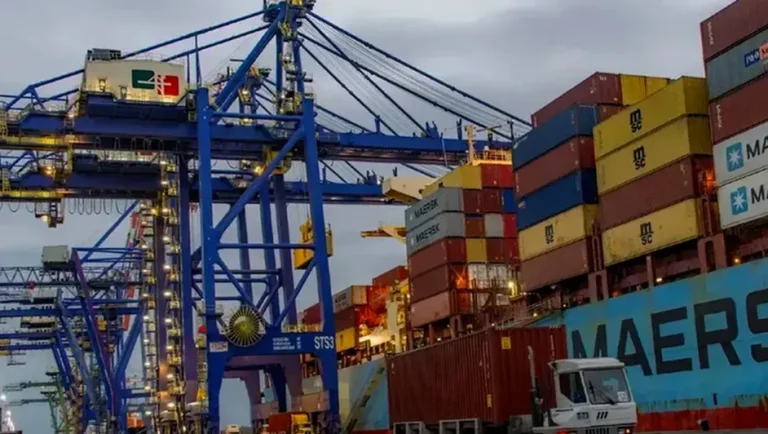 México registra superávit comercial de 17.72% con EU, pese a amenaza de aranceles