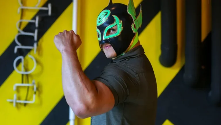 Neón celebra el Día de la Lucha Libre con el CMLL: “Es una marca hecha en México”