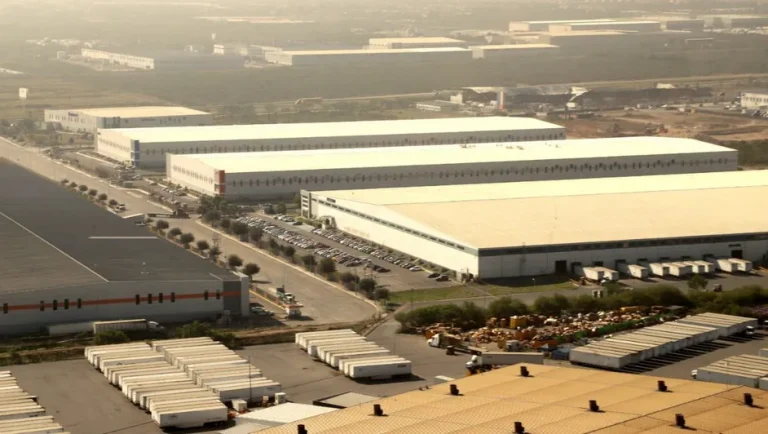 Disminuye 15.3% la inversión en construcción comercial en México