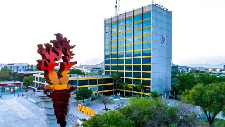 UANL y UDEM anunciaron clases en línea por fuertes lluvias e inundaciones en Monterrey