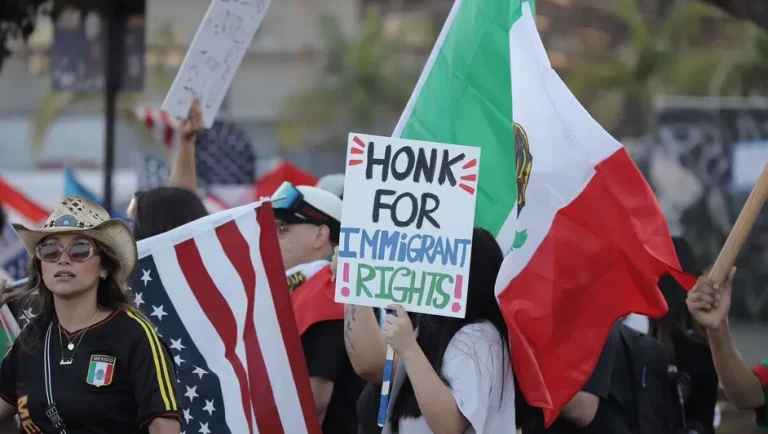 «Nos detienen por el simple color de piel», señalan paisanos en Houston, Texas