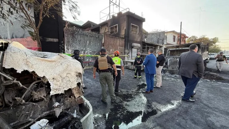 Realizan cateo en taller donde inició incendio en Santa Catarina