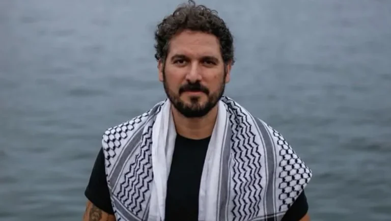 Documentalista Carlos Pérez Osorio envía mensaje tras detención en Israel; su familia pide claridad