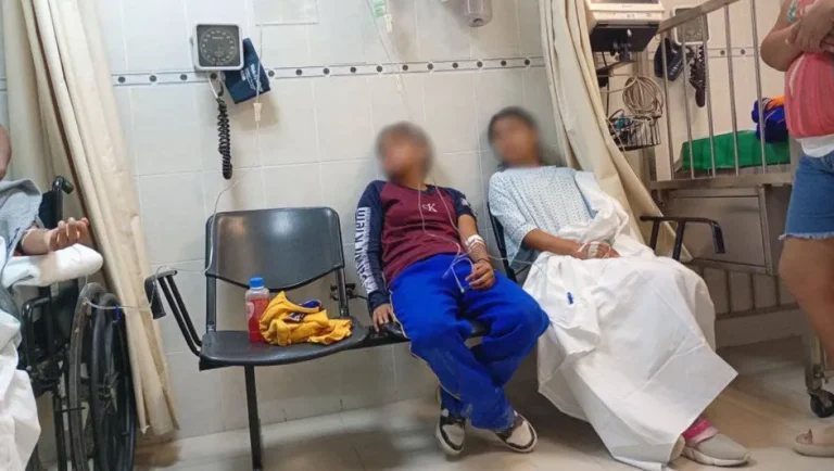 Trasladan al hospital a 18 alumnos intoxicados en secundaria de Doctor Arroyo