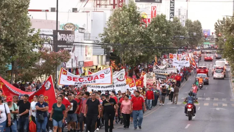 Conmemoran con marcha en Monterrey la matanza de Tlatelolco de 1968