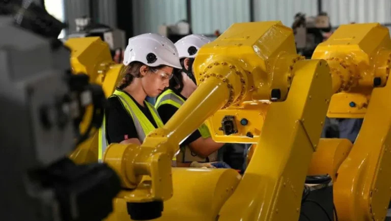 Empresas reducen 7.3% la compra de maquinaria y equipo en México