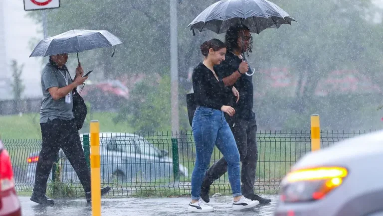 Pronostican un cielo nublado y lluvia para este miércoles en Nuevo León