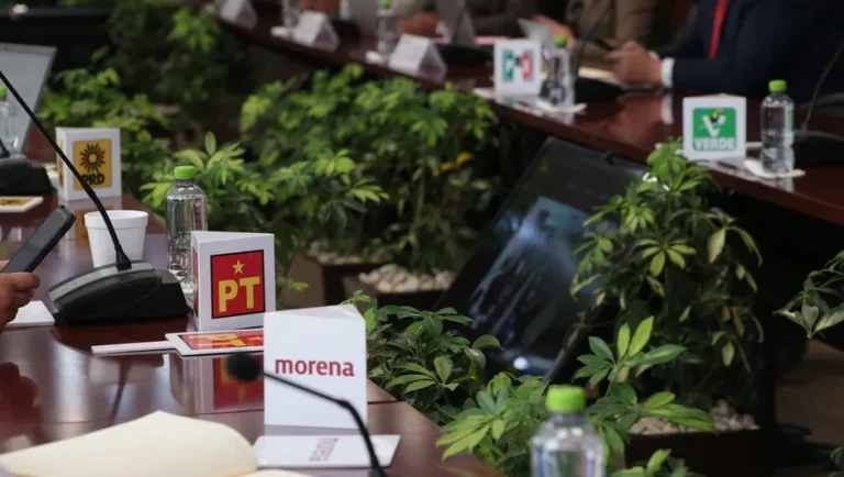 Partidos políticos gastan 37.6 millones de pesos diarios