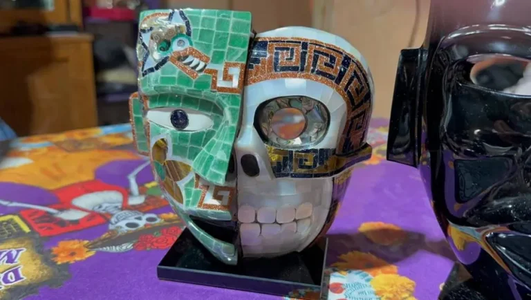 Artesanos denuncian la venta de piezas falsas de obsidiana en Teotihuacán