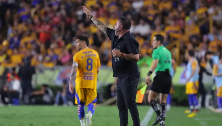 ‘Turco’ Mohamed y Tigres avanzan a la final con números parejos
