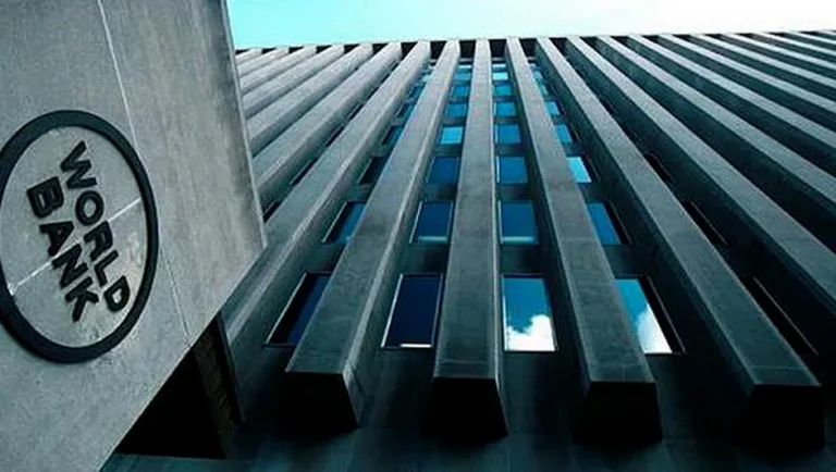 Banco Mundial reporta una desaceleración de 1.1% en la deuda global durante 2024