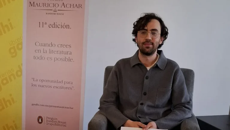 Emiliano Pérez Grovas recibe el Premio Mauricio Achar con su novela ‘Demasiado Norte’