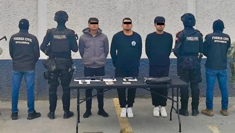 Ejército y Fuerza Civil realizan detención de tres hombres armados en Monterrey