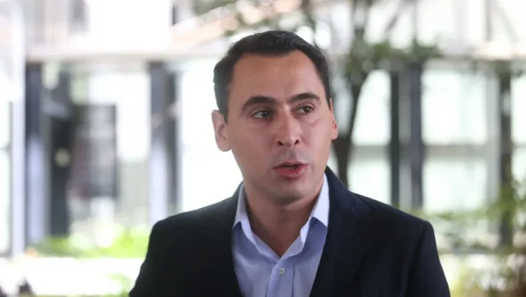 San Pedro impulsa fideicomiso para ampliar el transporte escolar gratuito