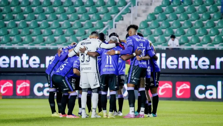 Mazatlán FC se despide de la Liga MX con más penas que glorias