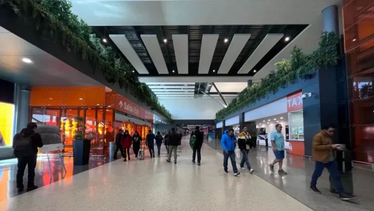 Desvían vuelos en el Aeropuerto de Monterrey por neblina