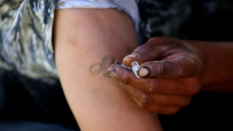 Muertes por fentanilo caen 44.4% en EU; contención desde México, factor clave