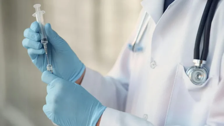 Salud de NL implementa jornada de vacunación contra el sarampión